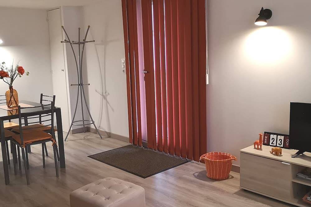 Apartamento entero, Apartamento ubicado en la planta baja de una pequeña residencia con cuatro in Jonzac, Región de Jonzac