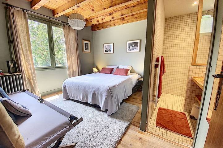 Location de vacances pour 9 personnes, avec terrasse ainsi que piscine et jardin à Poubeau - 2