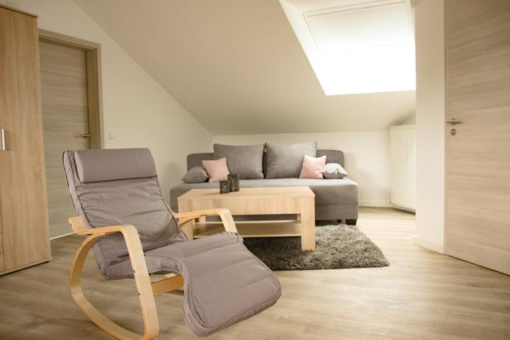 Ferienhaus für 12 Personen, mit Balkon und Terrasse sowie Garten in Dahn