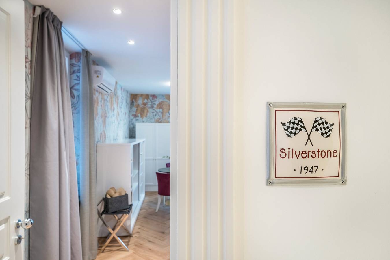 Ganzes Studio, Villa Steiner 1 - Silverstone - Einraum-Appartement mit Südbalkon, Klimaanlage und W-Lan in Meran, Texelgruppe