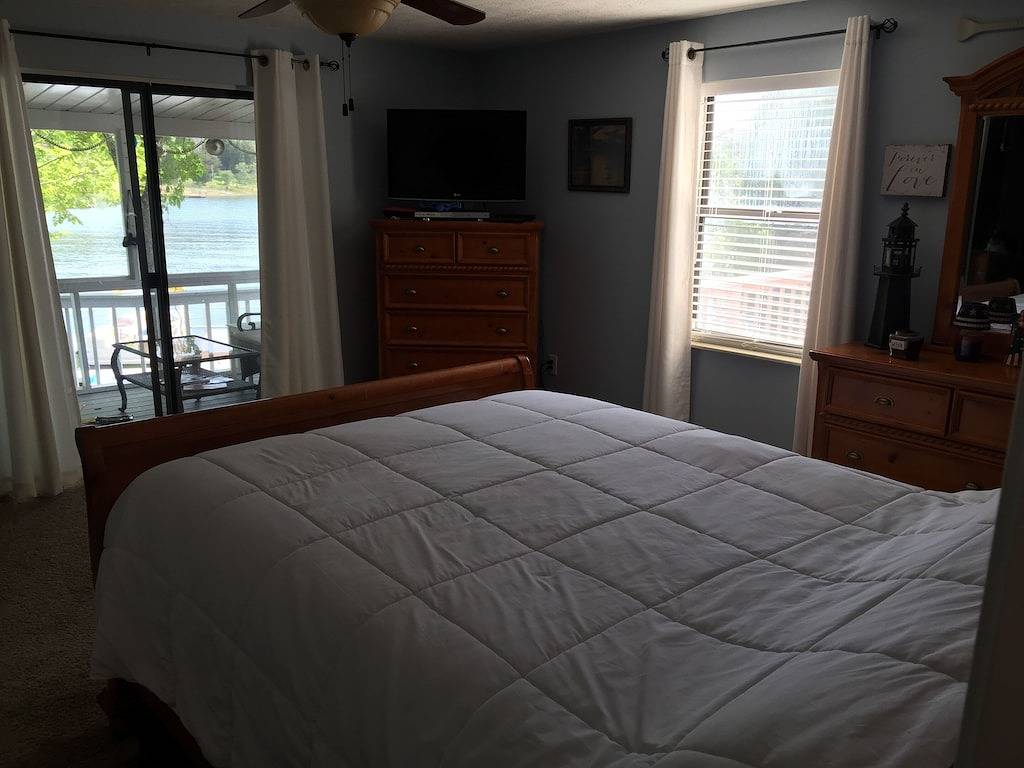 * Lakefront * Ziehen Sie den Netzstecker in unserem Lakehouse mit Bootsrampe und eigenem Dock - ohne Wifi in Douglas Lake