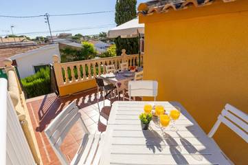 Gîte pour 6 personnes, avec terrasse et jardin dans La Marina