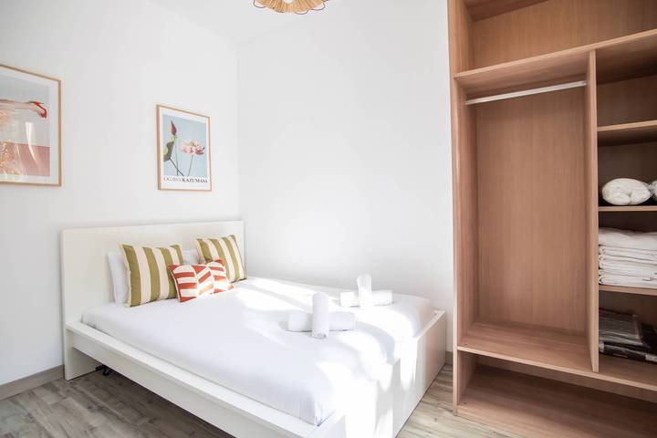 Ganze Wohnung, Ferienwohnung für 6 Personen mit Balkon in Barcelona Zentrum, Barcelona