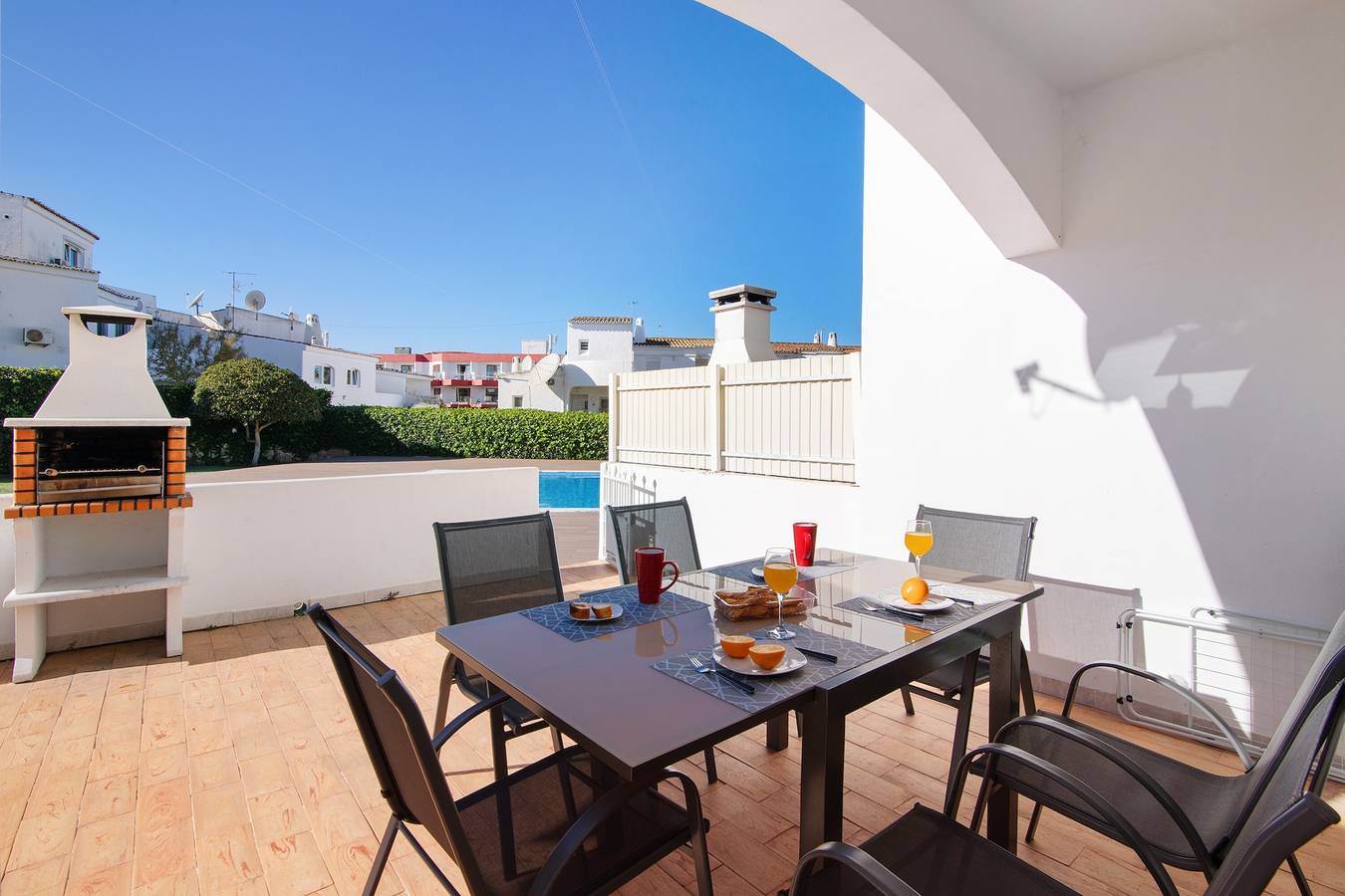 Entire apartment, Apartment 'Zeza' with Shared Pool, Private Terrace and Wi-Fi in Albufeira, Faro District