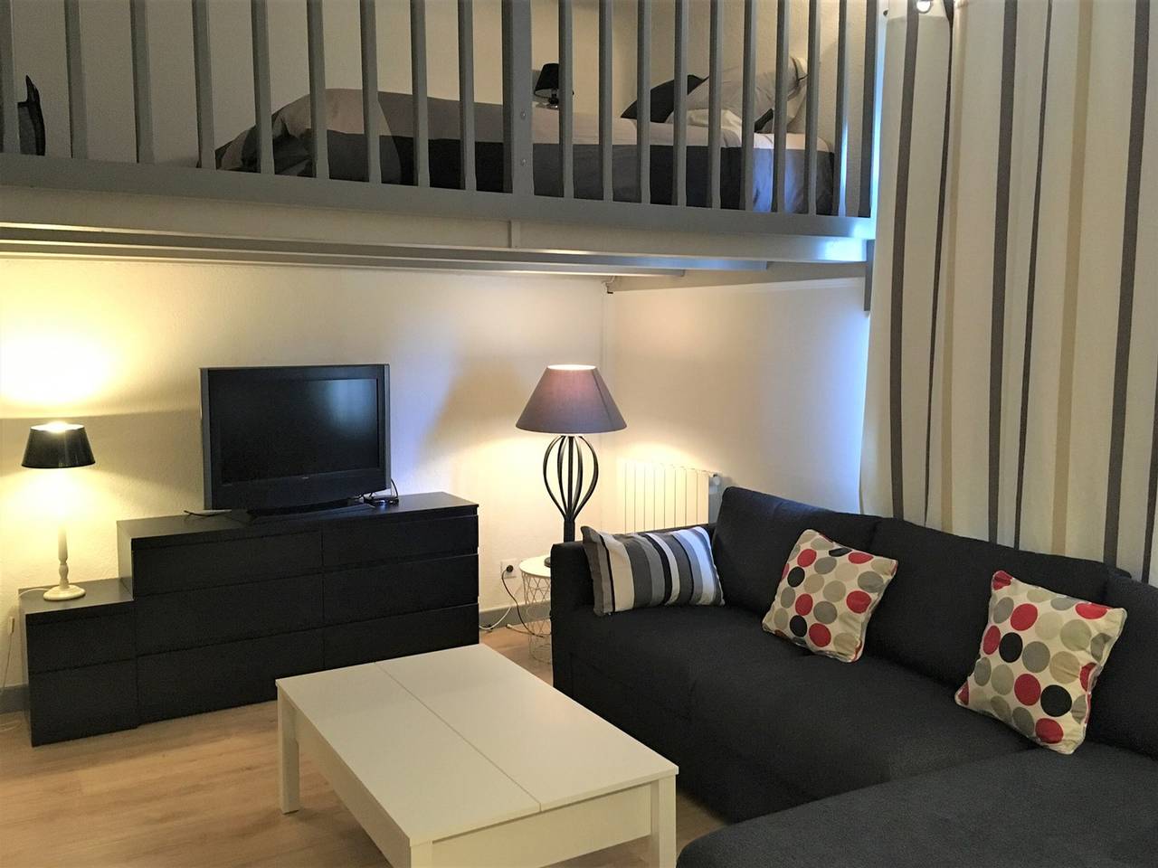 Entire studio, Central Studio Near Beach & Shops, Parking Included in Saint-Jean-de-Luz, Bayonne region
