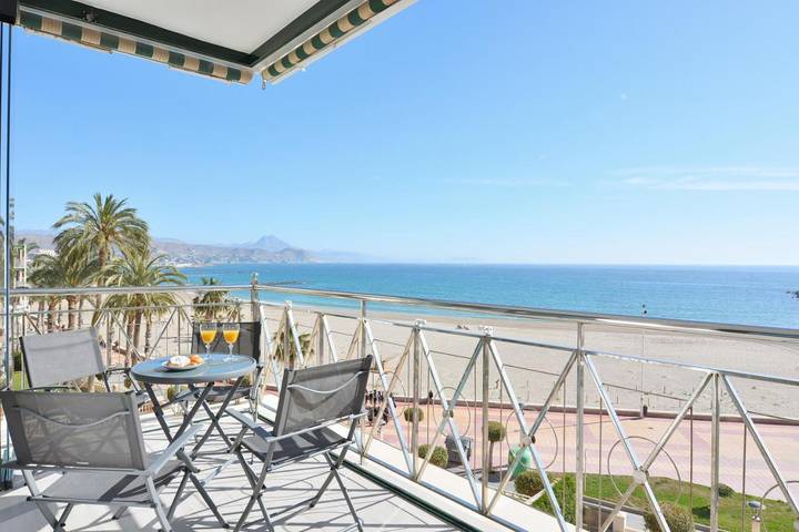 Ferienwohnung für 4 Personen, mit Ausblick und Pool sowie Terrasse - 1