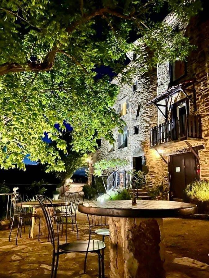 Chambre d’hôte pour 2 personnes, avec terrasse ainsi que jardin et piscine, animaux acceptés dans le Cantal - 4