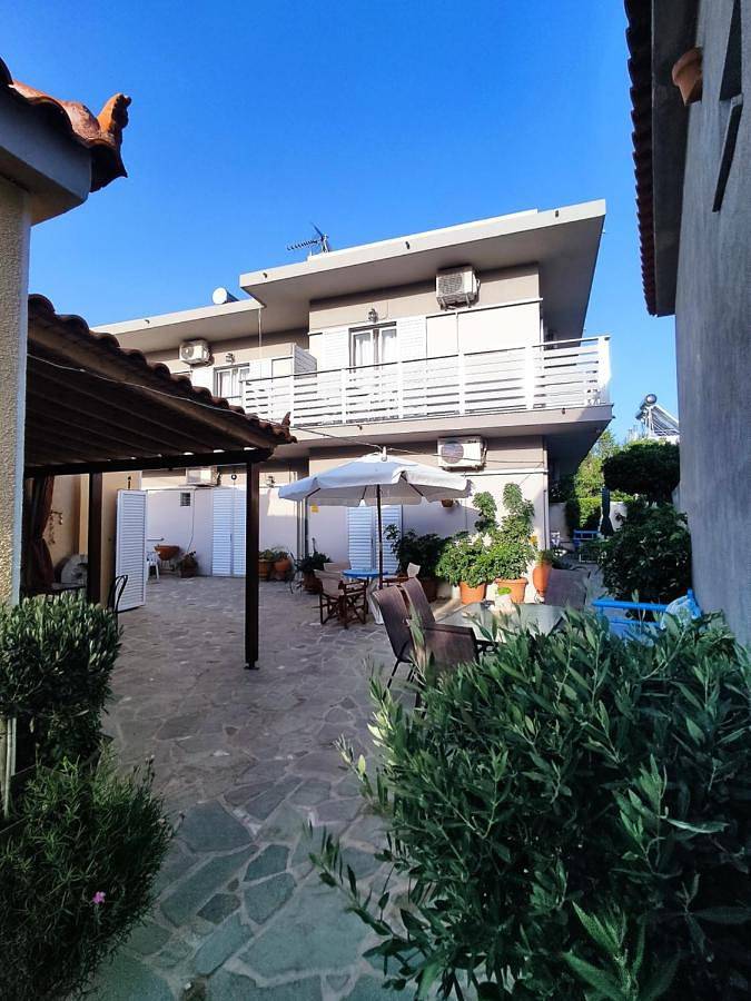 Gîte pour 2 personnes, avec balcon et jardin dans Σκάλα Ερεσού