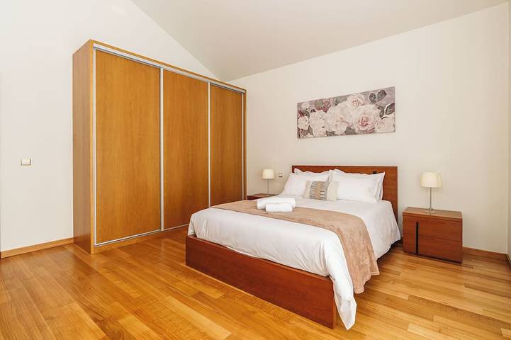 Rosas House, tranquil house, 2 Br, 3 bathrooms with Jacuzzi, Airconditioner & BBQ in Estreito da Calheta, Madeira