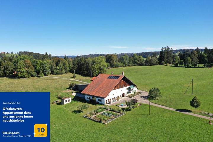 Gîte pour 4 personnes, avec Terrasse et Jardin à La Chaux-de-Fonds