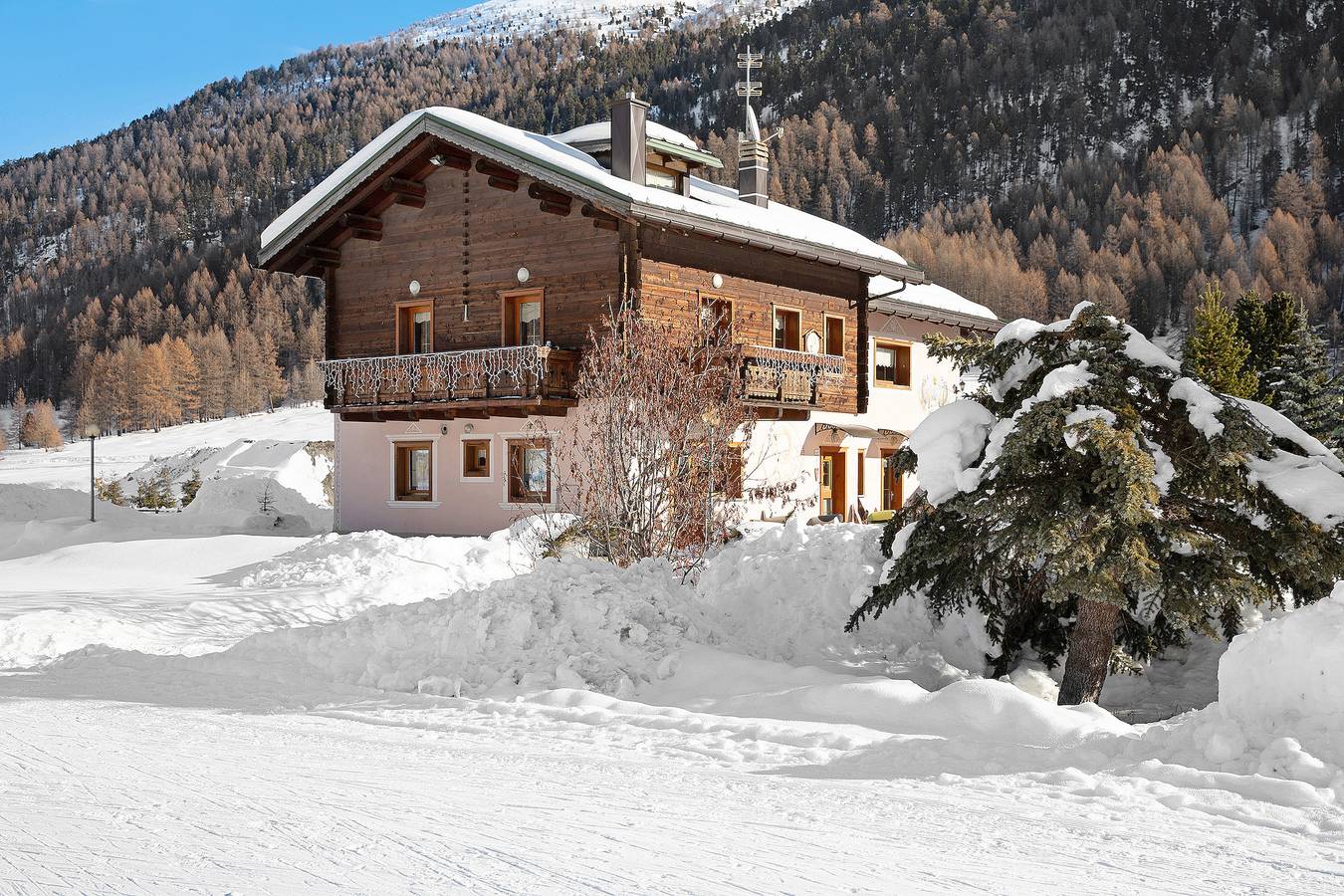 Appartamento intero, Baita del Sole Appartamento 2 con vista montagne, Wi-Fi, terrazza e giardino in Livigno, Valtellina