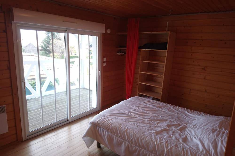 Belle Villa Bois Gujan Mestras Avec Terrasse Bois Voilee in Gujan-Mestras, Arcachon region