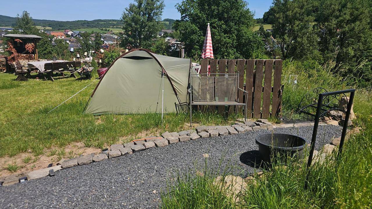 Unser Igluzelt "Iglubert"" Camping im Privatgarten mit Lutzmatratze und Komfort Schlüchtern Main-Kinzig in Schlüchtern, Rhön-Hessen