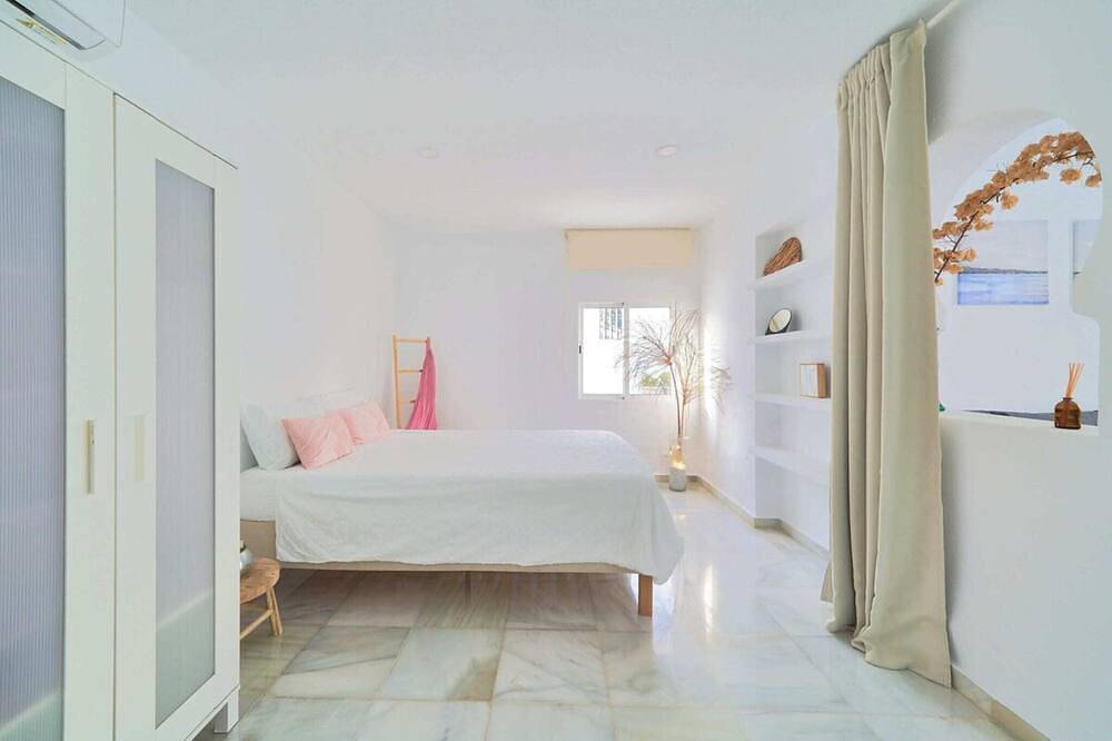 Entire apartment, Mauresque Pacifico Luxury in Torremolinos, Costa del Sol