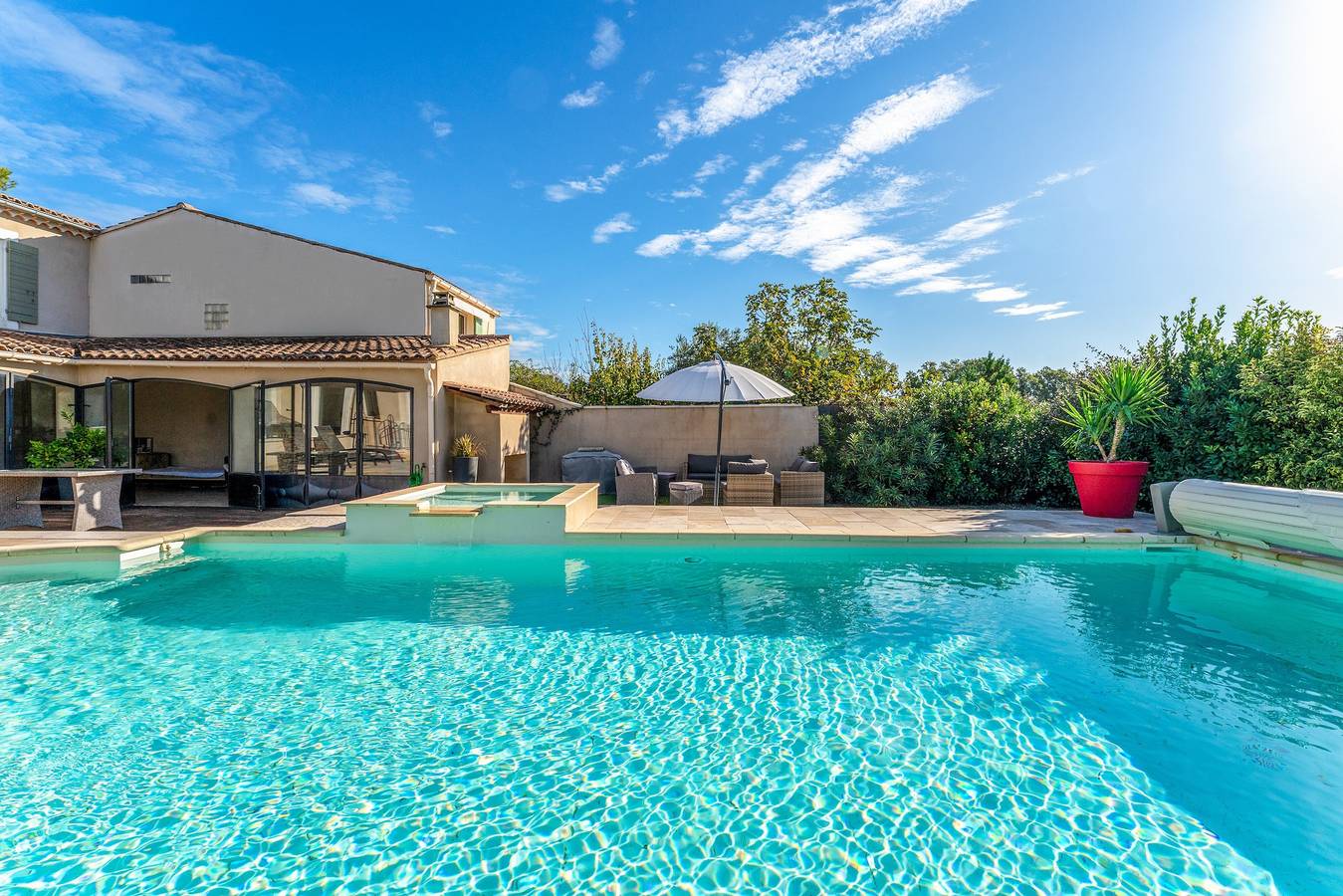 Villa « Plein Soleil » avec piscine privée, Wi-Fi et climatisation in Sarrians, Vaucluse