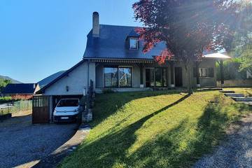 Location de vacances pour 14 personnes, avec terrasse et jardin, animaux acceptés à Arreau