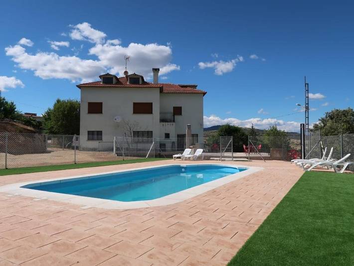 Apartamento para 4 personas, con Balcón y Terraza además de Jardín y Piscina en El Barraco