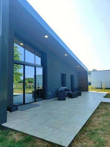 Location de vacances pour 8 personnes, avec jardin ainsi que terrasse et vue à Arnage