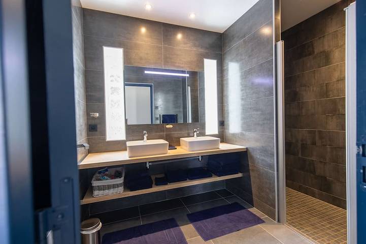Magnificent new 9-person villa 150 m from the ocean in Hourtin Plage, Hourtin