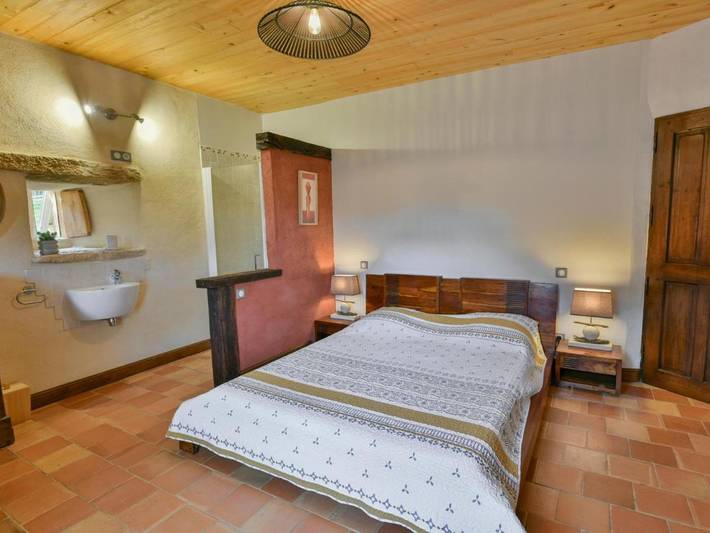 Location de vacances pour 8 personnes, avec piscine ainsi que terrasse et jardin à Mazeyrolles - 4