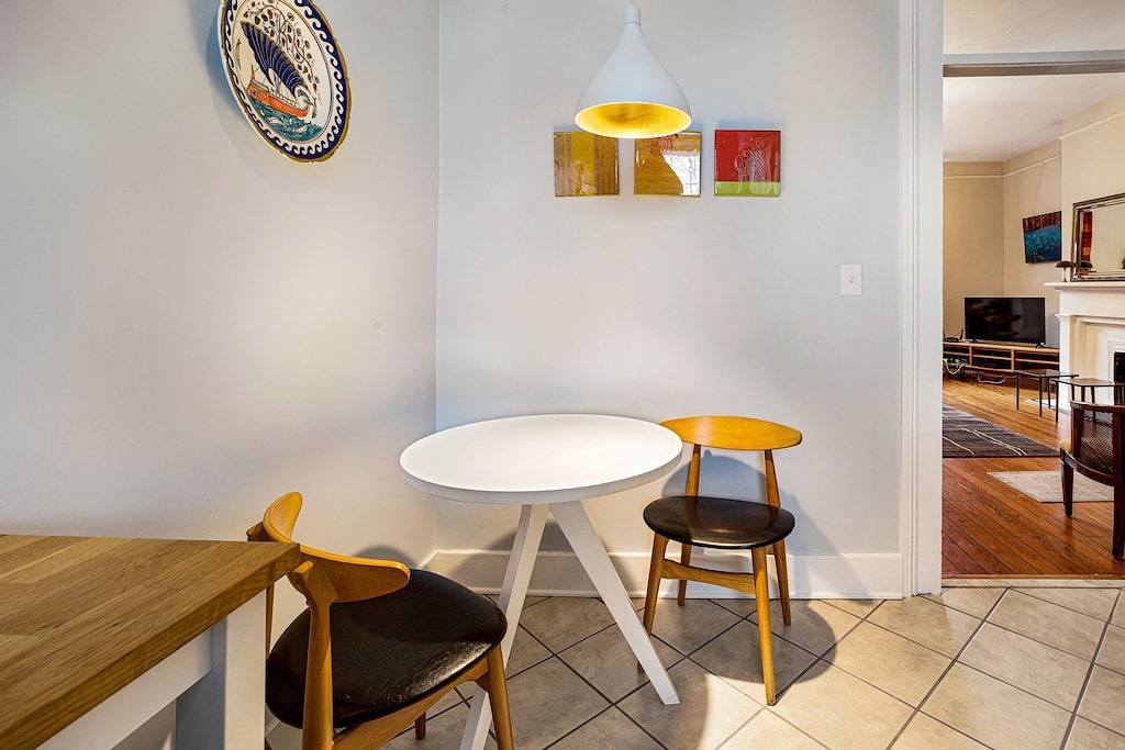 Ganze Wohnung, Bleiben Sie bei Lucky Savannah: Privater Parkplatz für 2 Autos in der Liberty Street! in Savannah, Chatham County