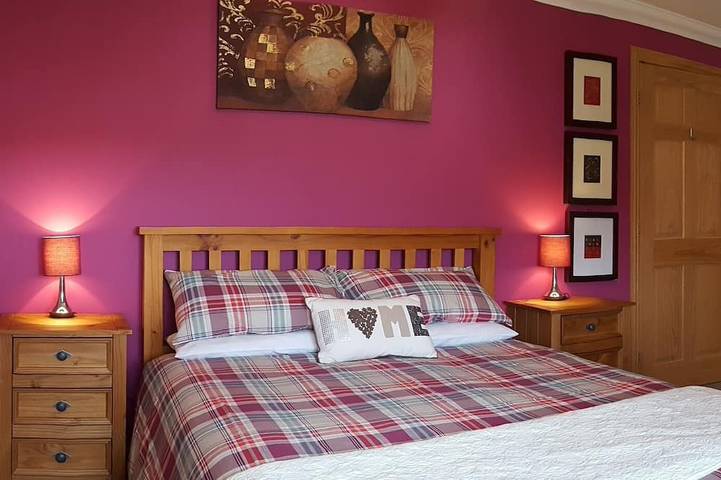 Luxus Fisherman's Cottage in ruhiger Highland Village Location. in Highlands