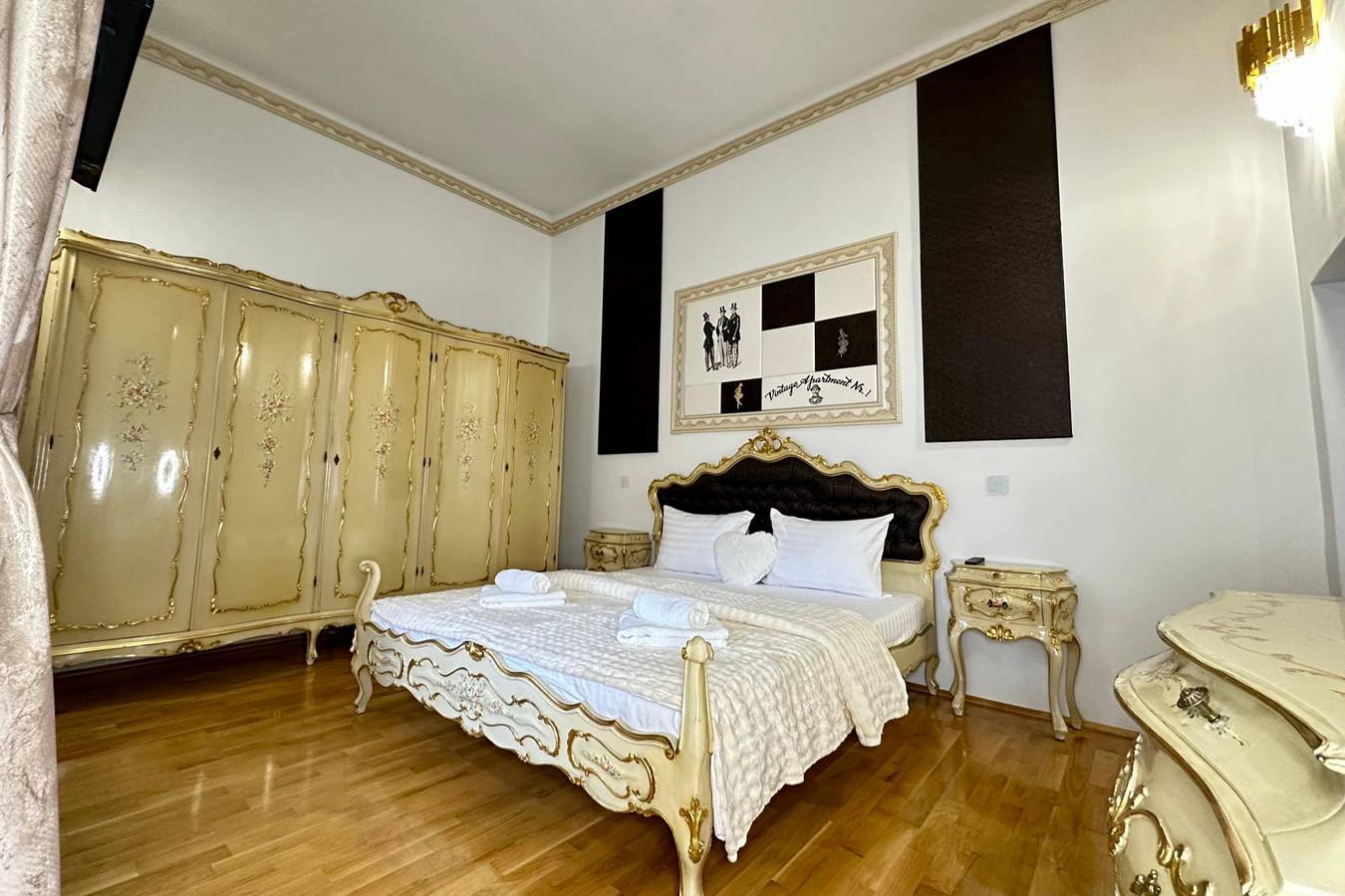 Ganze Ferienwohnung, 1 Bed Royal Escape - City Central, Wifi in Arad