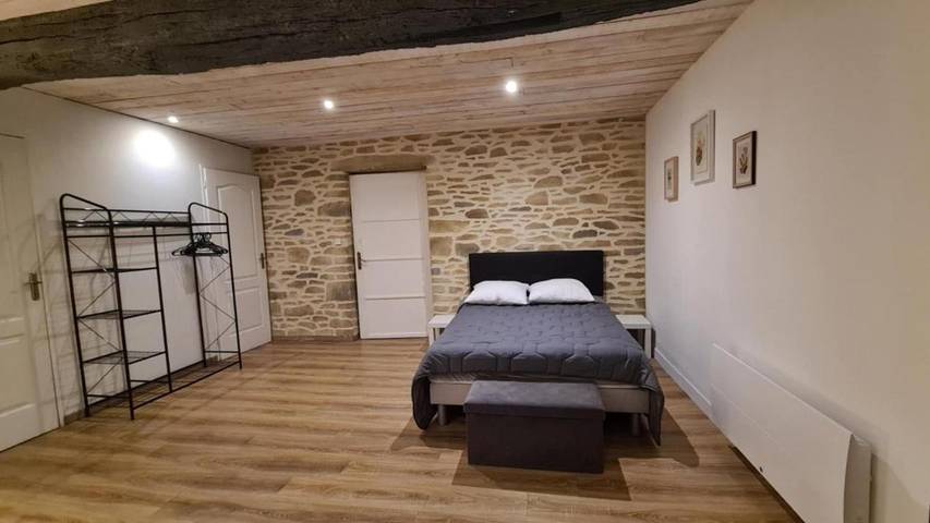 Location de vacances pour 23 personnes, avec Piscine à Saint-Hilaire-le-Vouhis