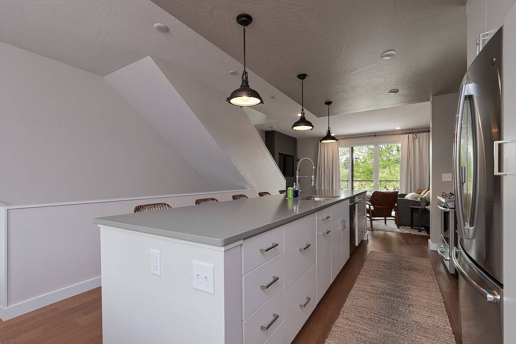 Dreistöckiges, gehobenes Stadthaus mit 3 Schlafzimmern und 3 Bädern! in Missoula, Lolo Nationalwald