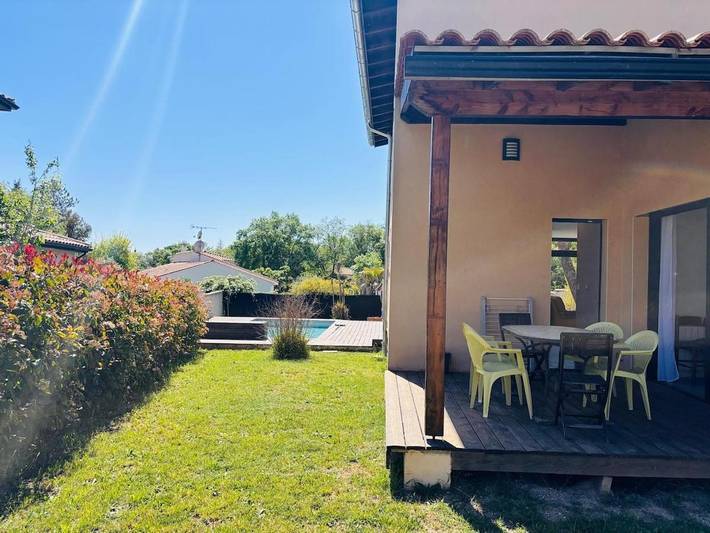 Location de vacances pour 6 personnes, avec vue ainsi que terrasse et piscine à Prades-le-Lez