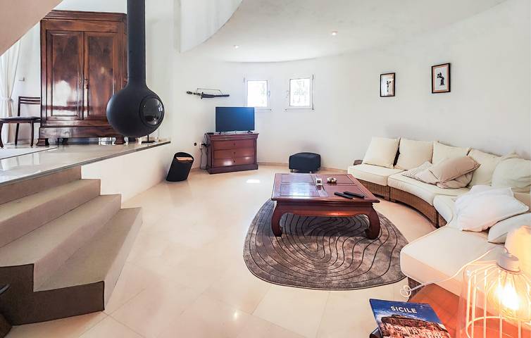 Geräumige 180 m² große Wohnung mit Pool und Annehmlichkeiten in der Nähe des Stadtzentrums von Montady in Montady, Côte d'Améthyste