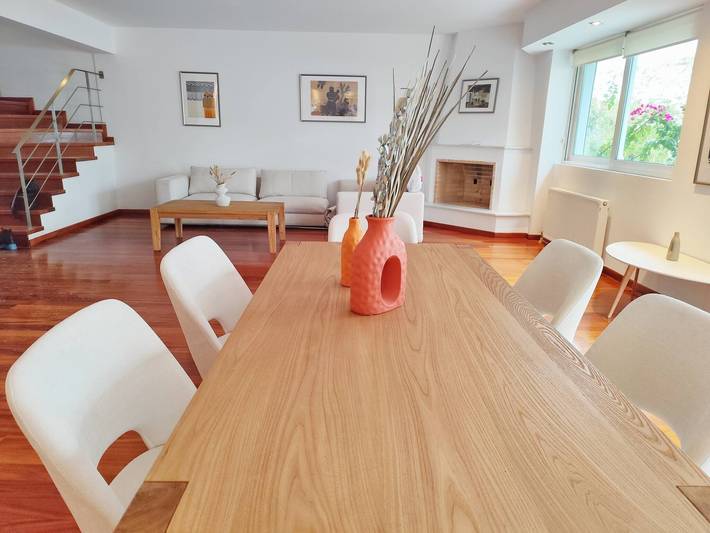 Vakantiehuis voor 8 personen, with balkon and tuin as well as whirlpool in Athene