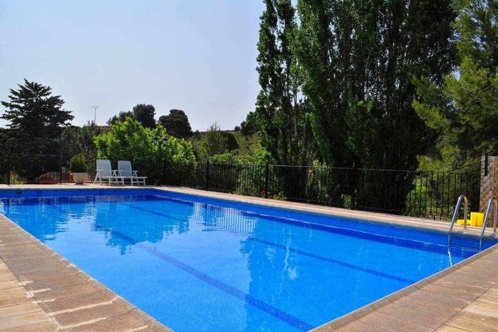 Casa rural con piscina para 25 personas, con Balcón y Terraza además de Jardín y Piscina en Moratalla