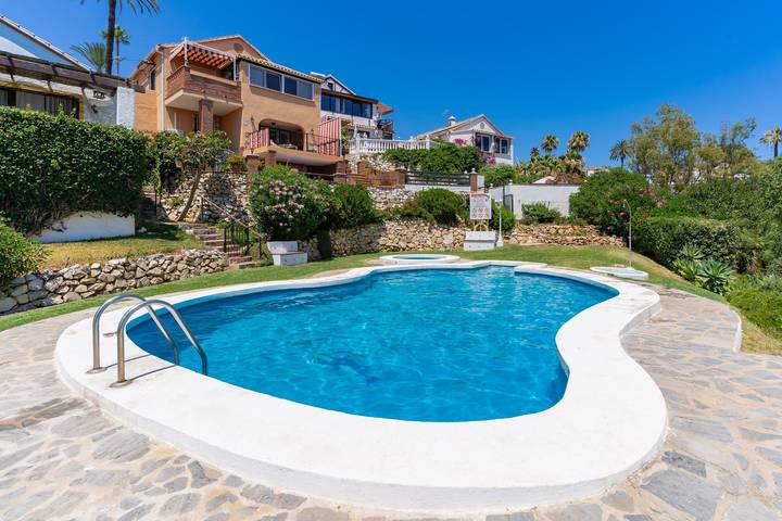 Ferienwohnung für 4 Personen, mit Balkon und Garten sowie Kinderpool in Mijas