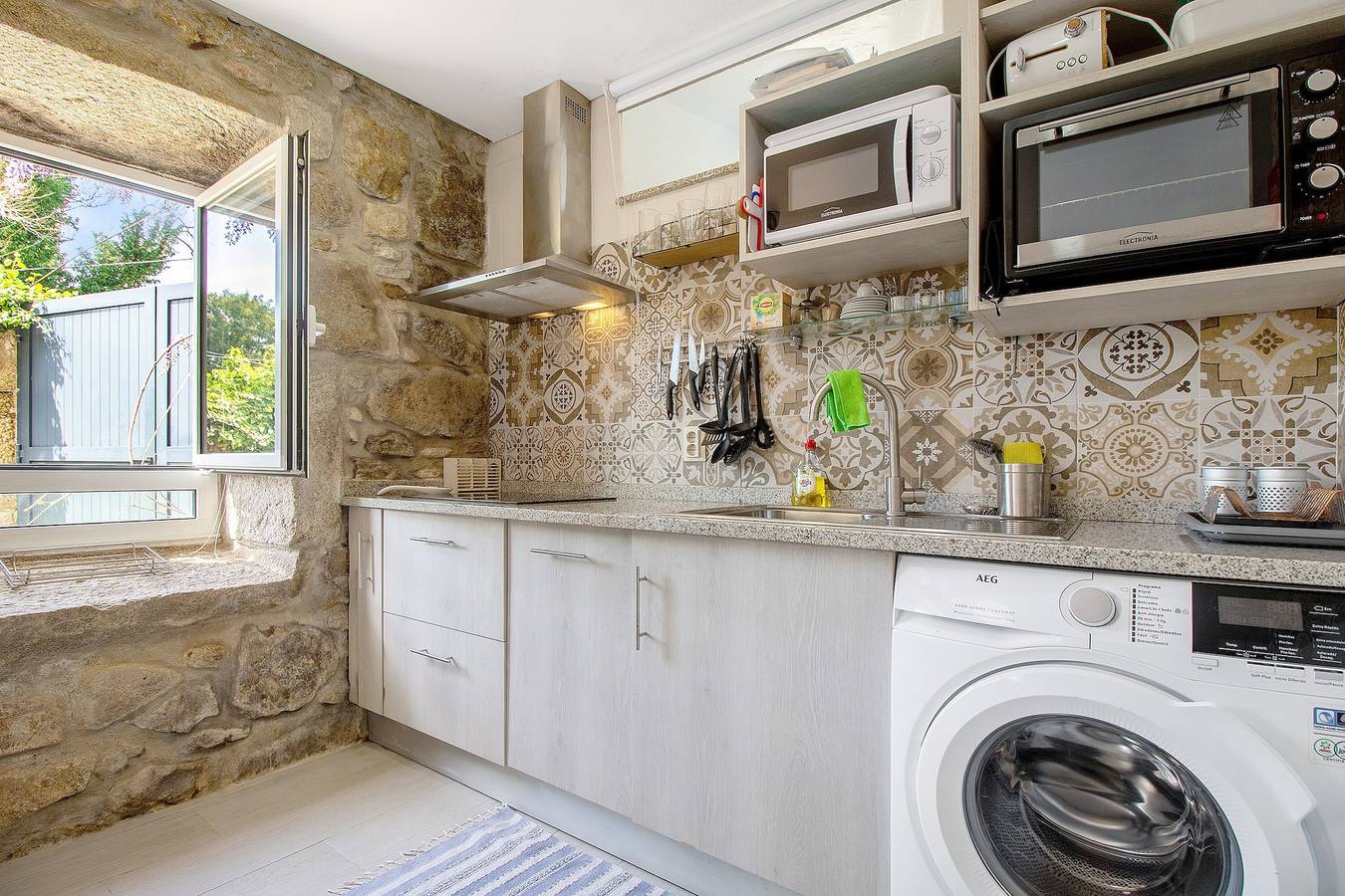 Studio Appartement 'Estúdio Azul' met uitzicht op de bergen, gedeeld zwembad en Wi-Fi, foto 11