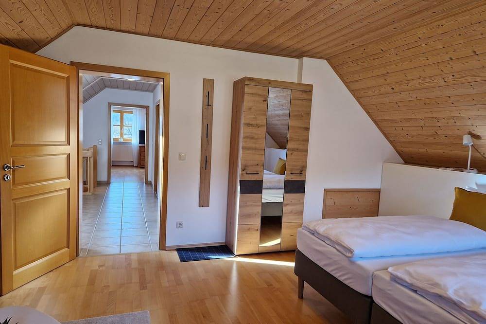 Ganze Wohnung, Ferienwohnung mit Balkon 120qm in Bad Abbach, Ostbayern