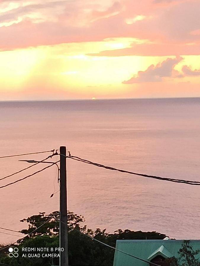 Gîte pour 4 personnes, avec vue ainsi que piscine et jardin à Baillif - 4