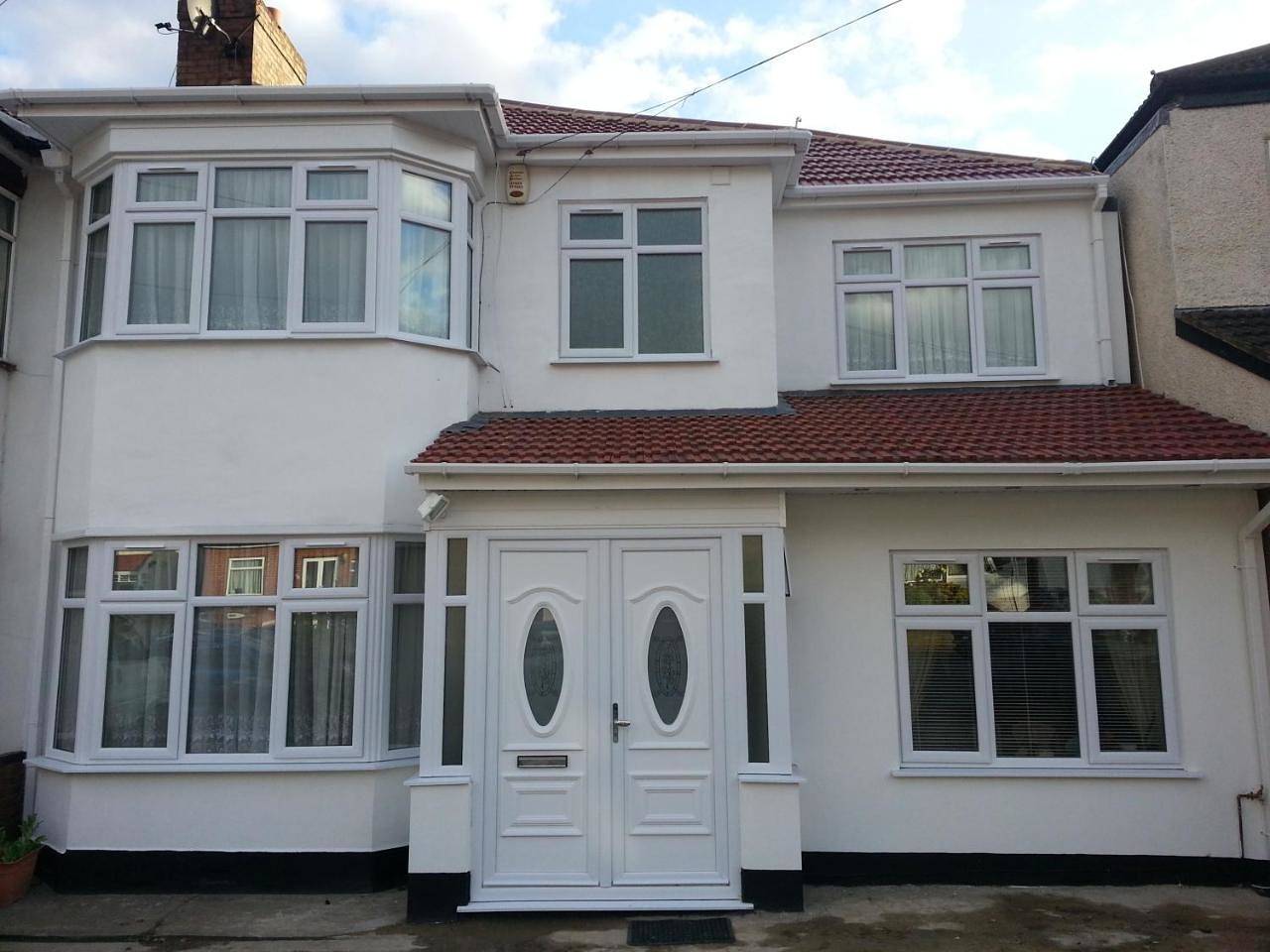 Family Room with Shared Bathroom in Harrow, London