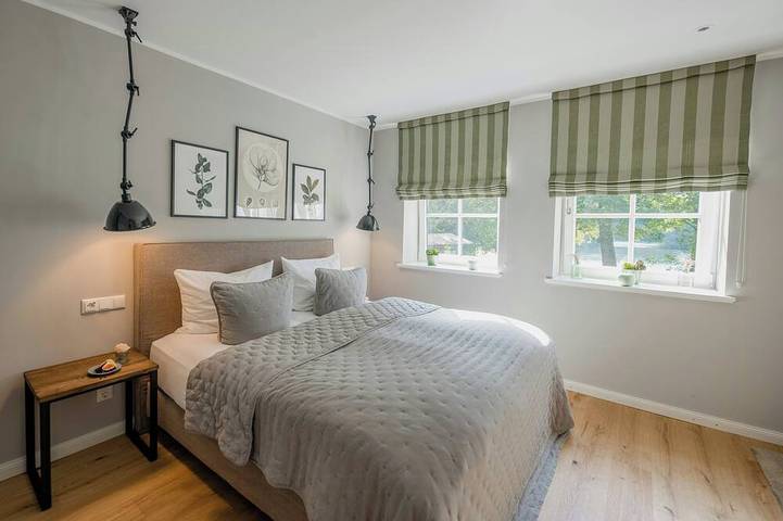 Ganze Wohnung, Forsthaus-Chic: Apartement mit See- und Waldblick in Friedeburg, Landkreis Wittmund