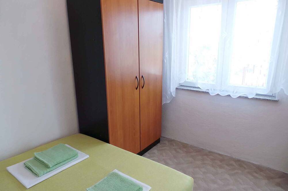 Ganze Wohnung, Ferienwohnung mit Internetzugang und Grill in Karlobag, Naturpark Velebit