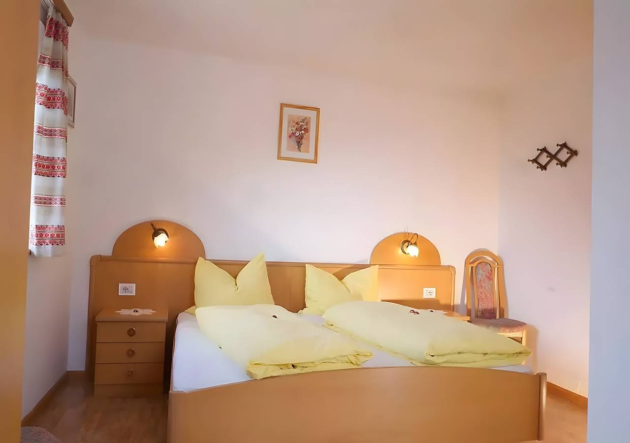 Ganze Wohnung, Apartment „Lechnerhof Appartement Arnika“ mit Bergblick, Gemeinschaftsterrasse & Wlan in Schenna, Passeiertal