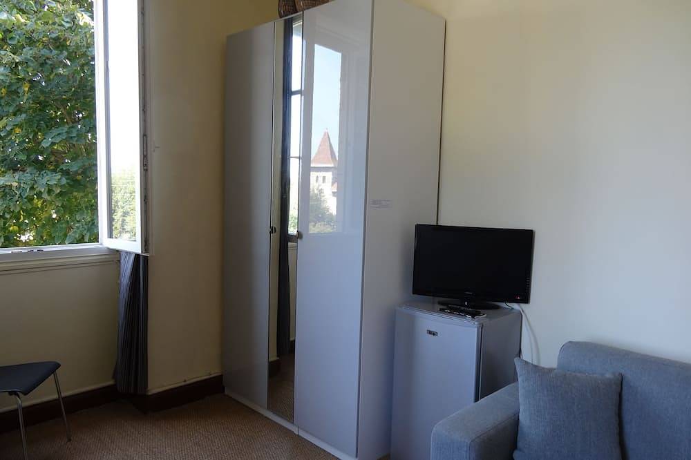 Appartement entier, Studio proche plage (à pied) et commerces dans belle Villa avec vaste jardin in Anglet, Région de Bayonne