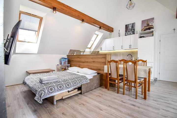 Apartament wakacyjny dla 6 osób, z ogród i jacuzzi w Małe Ciche