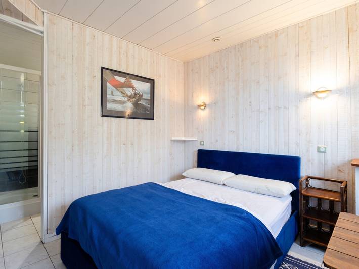 Hel enrumslägenhet, Cote de granit rose, vue mer, studio ground floor renovated this year in Perros-Guirec, Pink Granite Coast