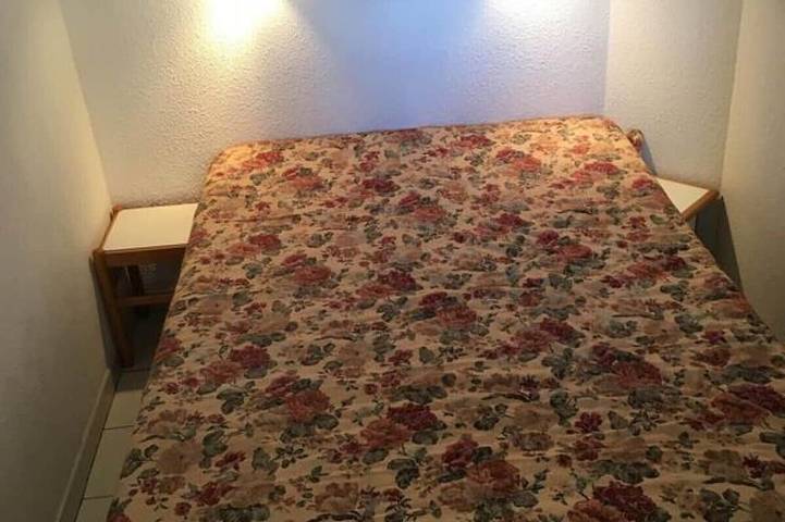 Gîte pour 2 personnes, avec balcon ainsi que piscine et jardin dans Theatre De La Licorne - 2