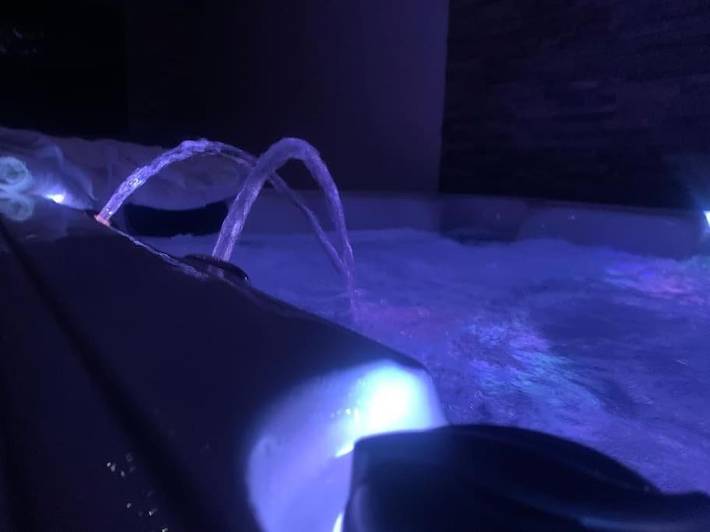 Location de vacances pour 7 personnes, avec jacuzzi ainsi que terrasse et jardin à Orange - 4