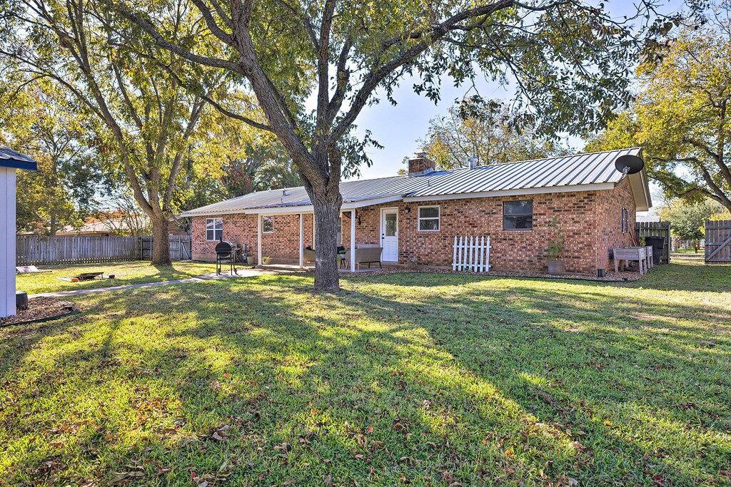 Updated 'Blue Door Haus' ~ 1 Mi to Main St! in Gillespie County