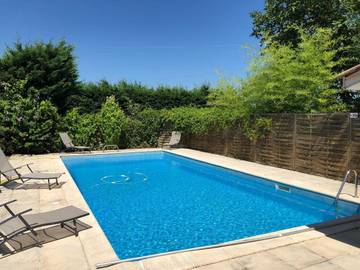 Cottage pour 12 personnes, avec vue ainsi que piscine et jardin à Eynesse