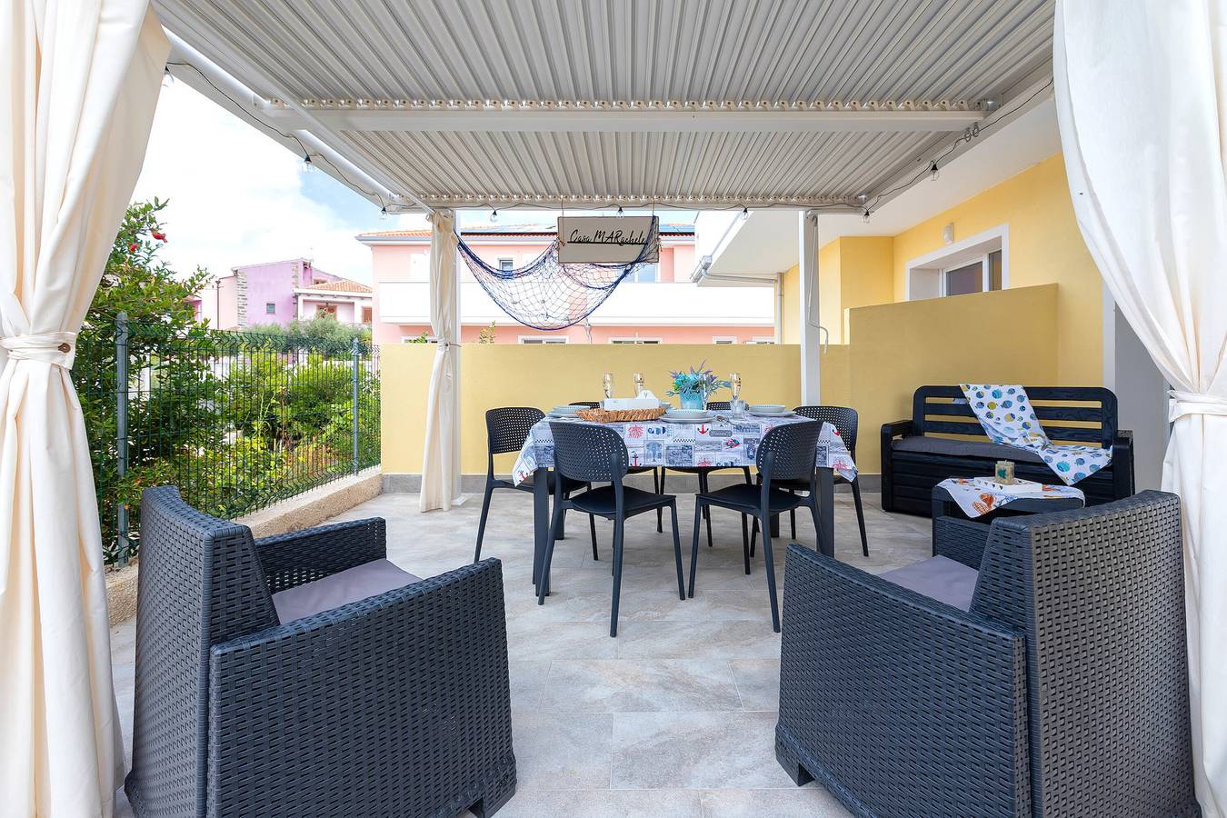 Casa Vacanze 'Marachele' con Piscina Condominiale, Giardino Privato e Aria Condizionata in Lu Bagnu, Castelsardo