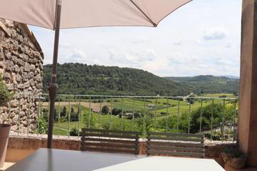 Gîte pour 4 personnes, avec balcon et vue à Ménerbes